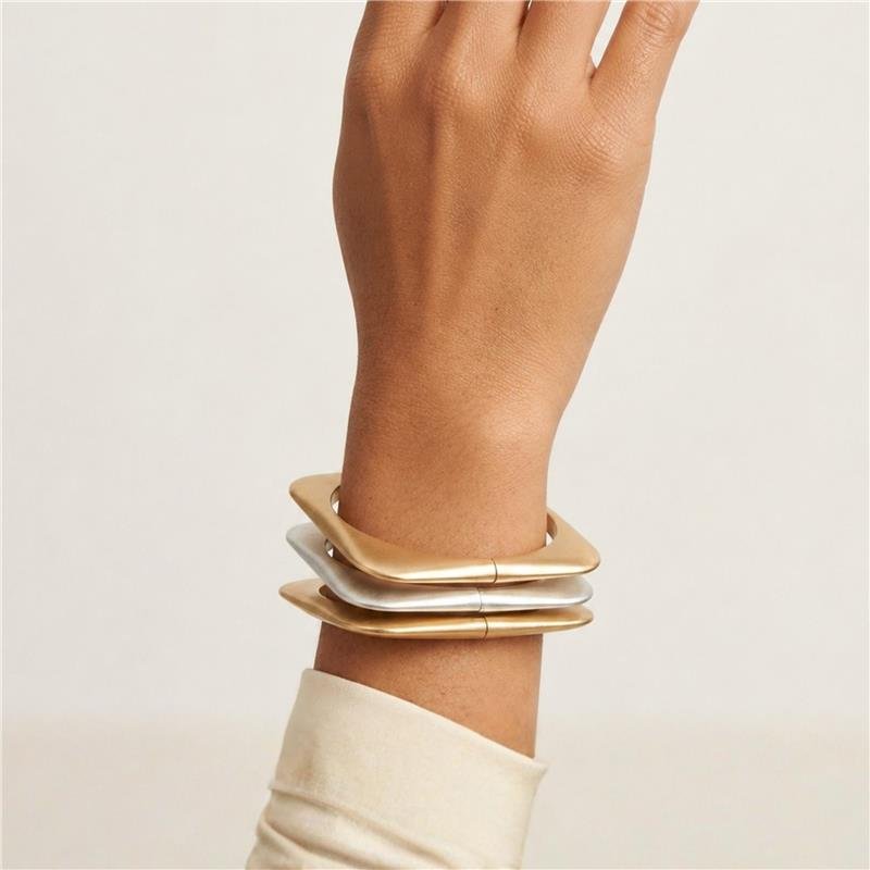 Bracelete Quadrado Fosco Banhado Ouro — ALUENA