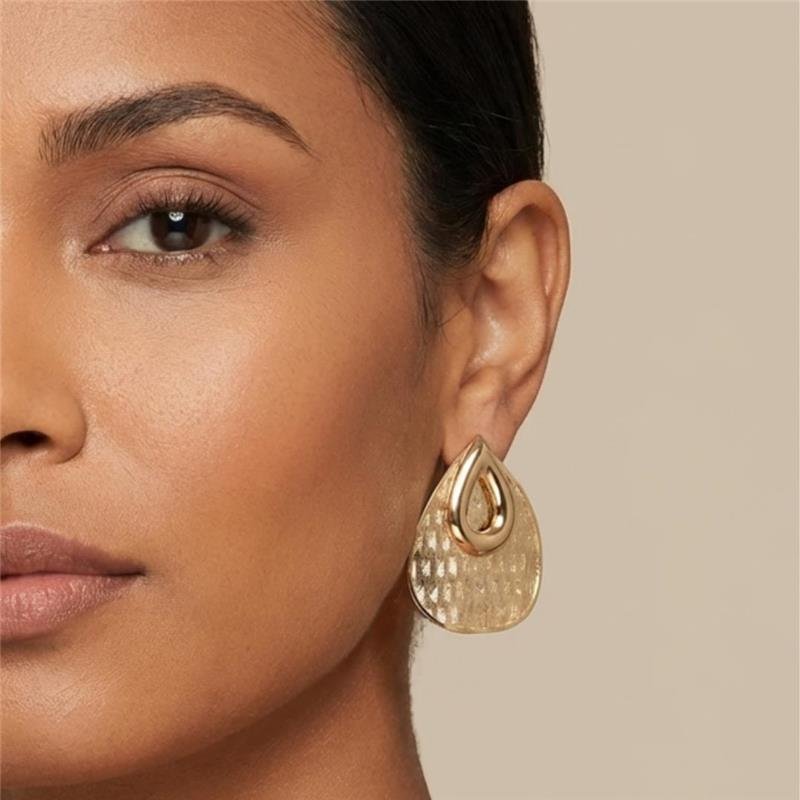 Brinco Gotas Trabalhadas Banhado Ouro — ALUENA