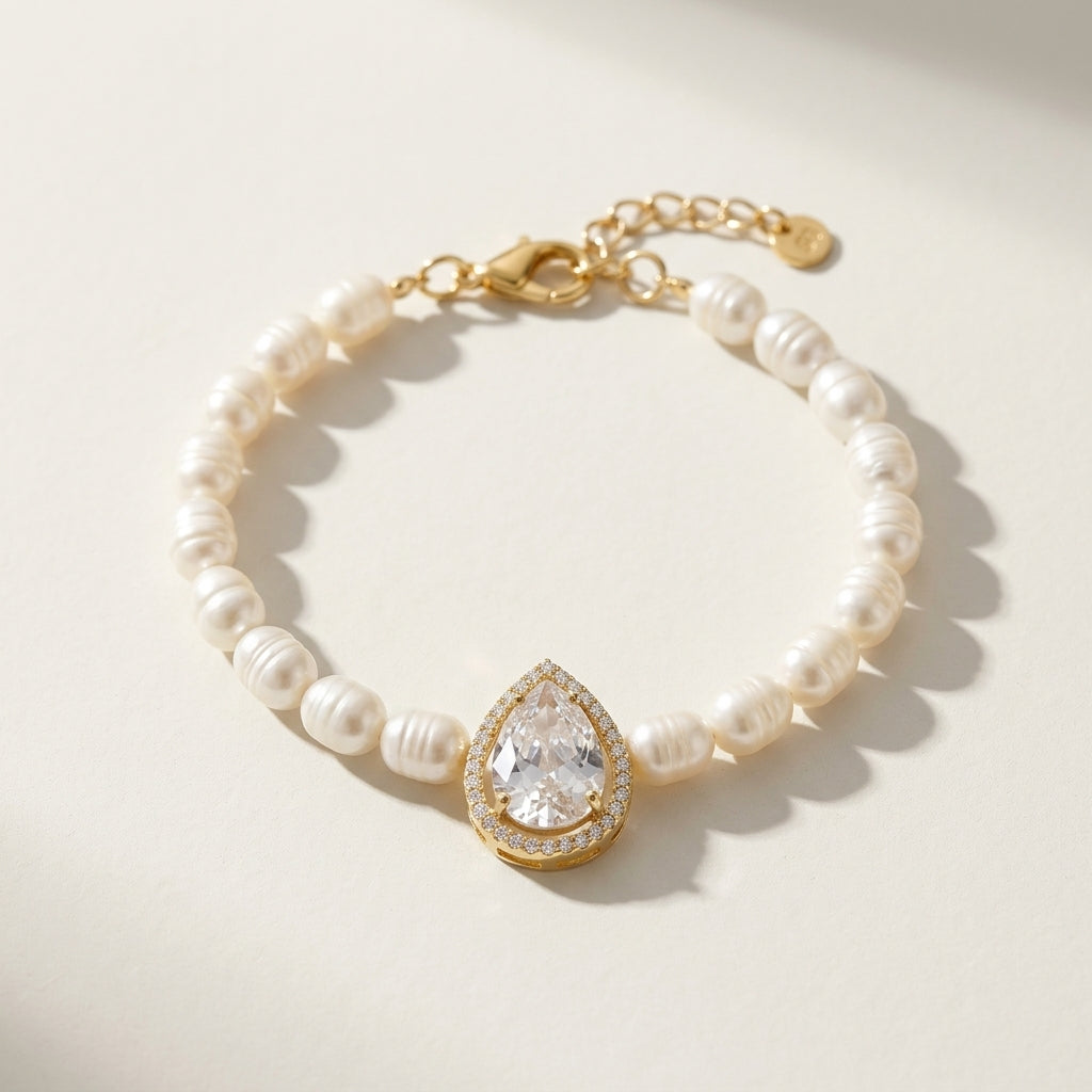 Pulseira Pérolas Água Doce com Gota Cravejada · Banhado a Ouro