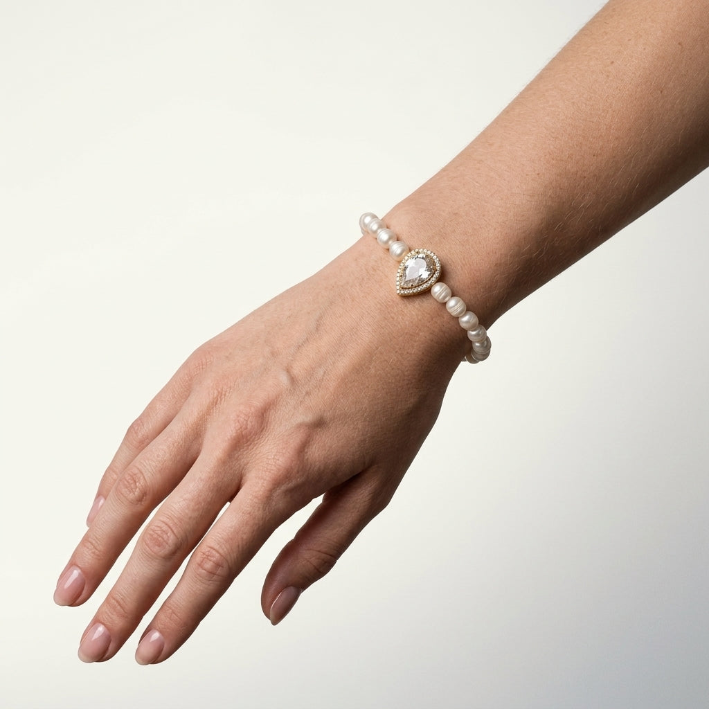 Pulseira Pérolas Água Doce com Gota Cravejada · Banhado a Ouro