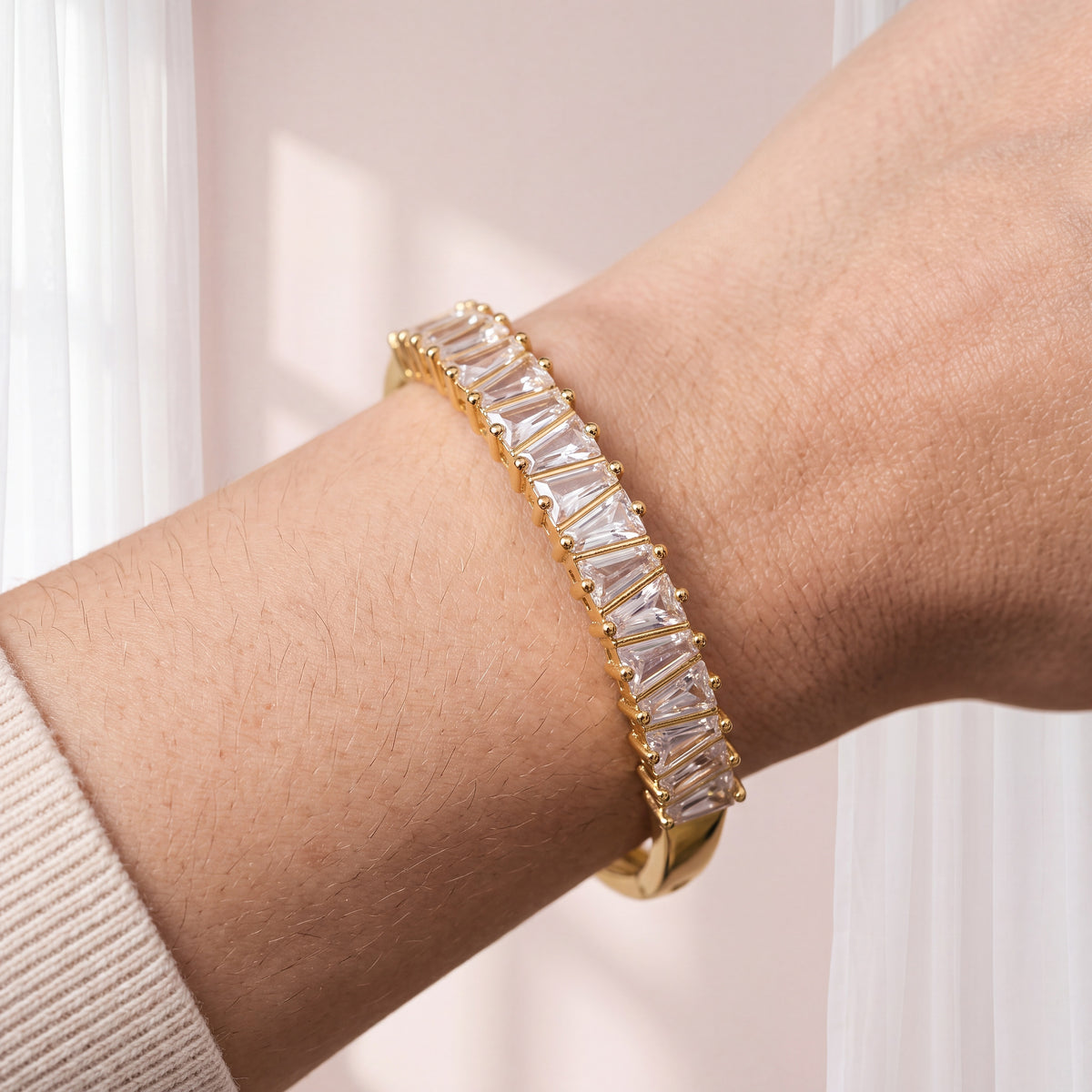 Bracelete Cravejado Baguete · Banhado a Ouro