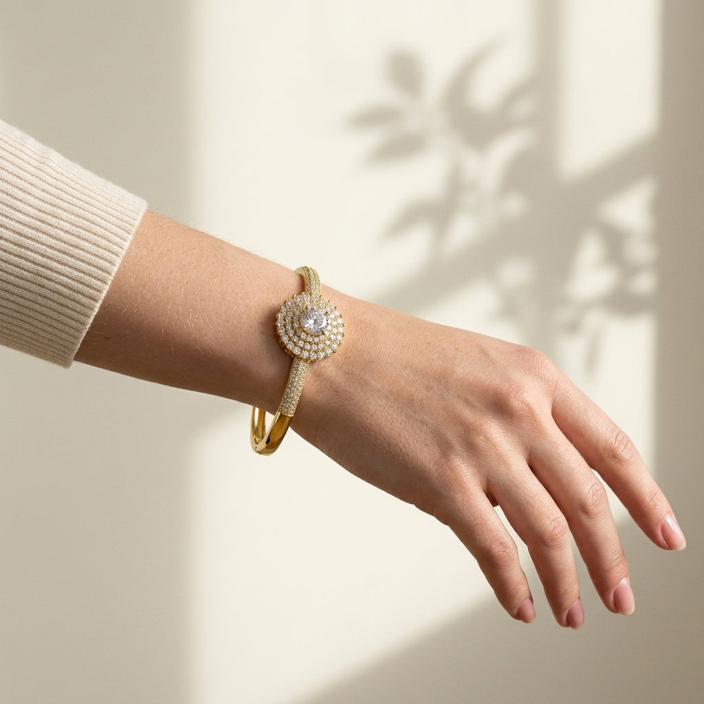 Bracelete Flor Cravejada · Banhado a Ouro