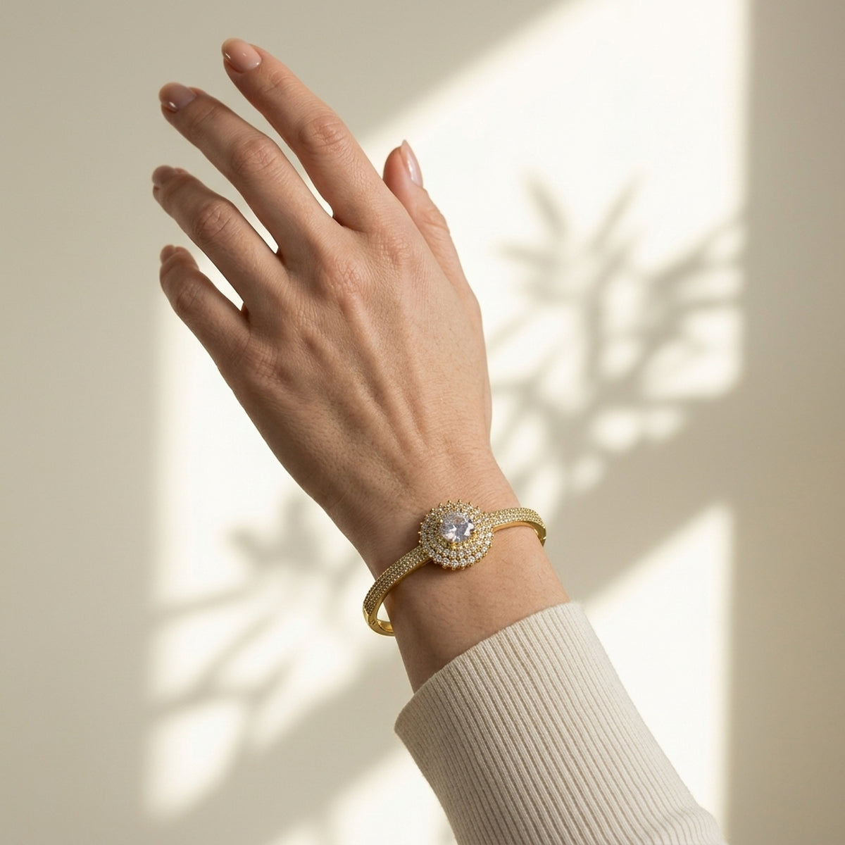 Bracelete Flor Cravejada · Banhado a Ouro