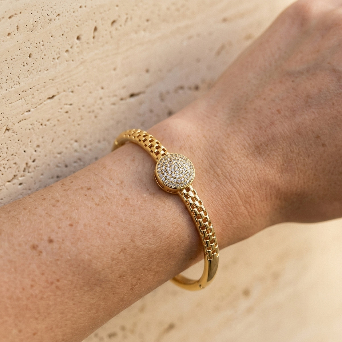 Bracelete Trançado Cravejado · Banhado a Ouro