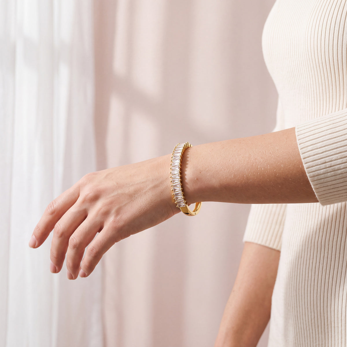 Bracelete Cravejado Baguete · Banhado a Ouro